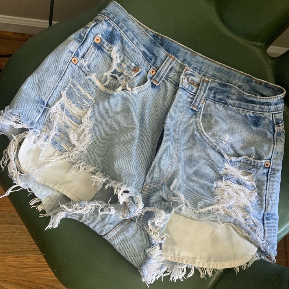 High Waist Levi Jean Shorts Light Wash